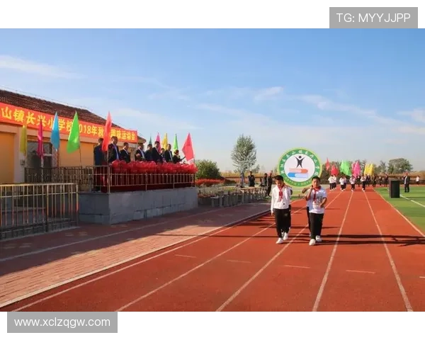 🤣光头识人趣味十足马雷斯卡看台观战被球迷围巾巧妙挡脸